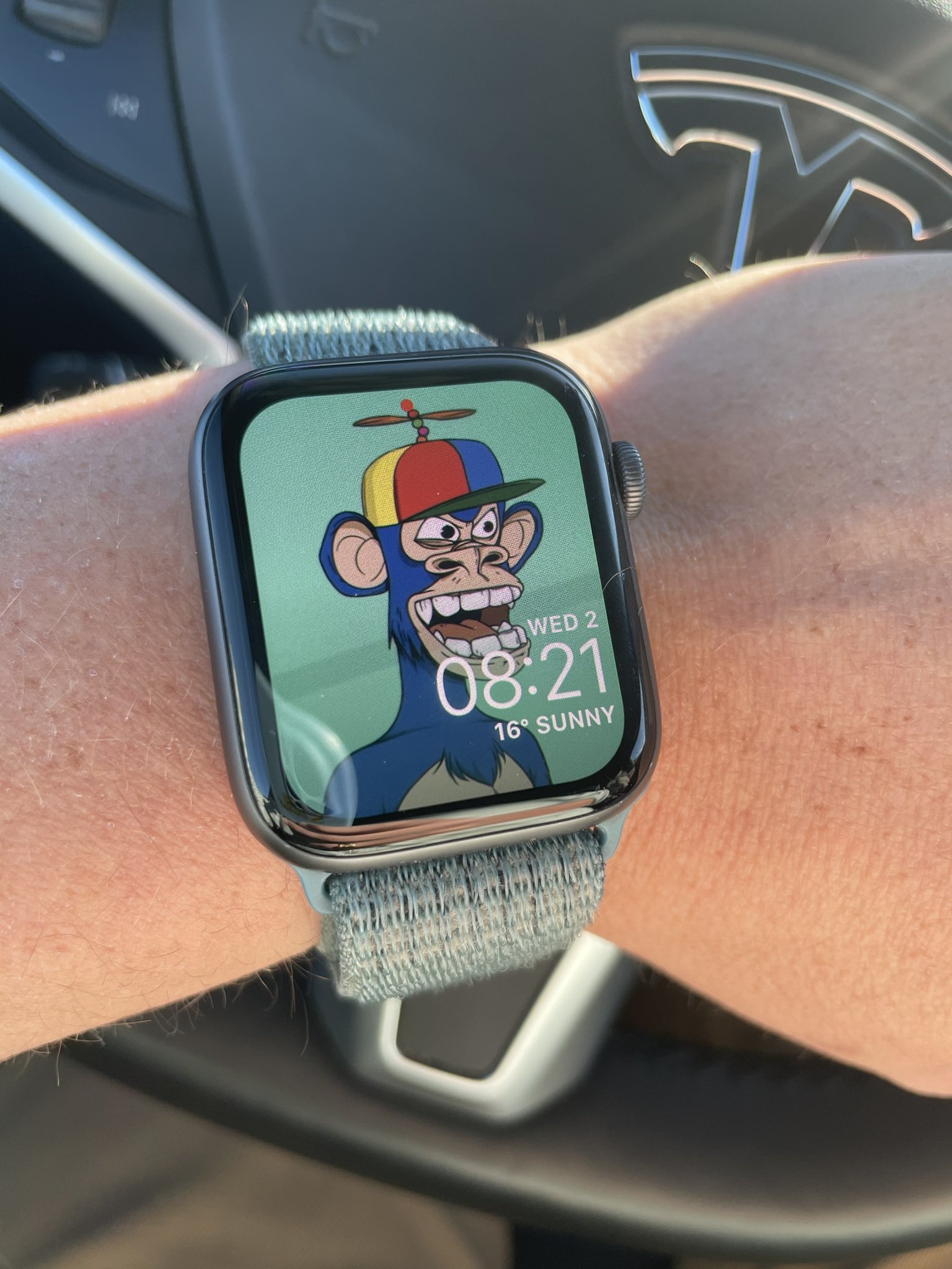 NFT токени відображатимуться на екрані Apple Watch NoWorries