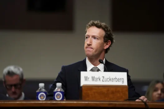 Meta звинуватили у масштабному шпигунстві за користувачами Facebook у всьому світі