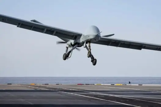 Американські розробники представили унікальний бойовий дрон, що запускається з авіаносців