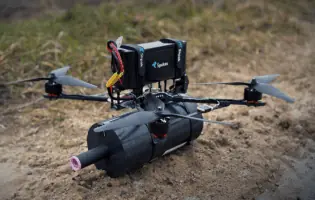 Литовські розробники представили оптоволоконні FPV-дрони Shpak для ЗСУ