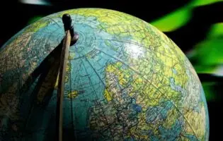 Науковці зафіксували незворотнє зміщення полюсів Землі