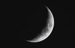 Вчені NASA розповіли, якого кольору насправді місячне світло
