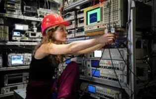 Фізики CERN першими у світі створили квантовий кубіт із антиматерії