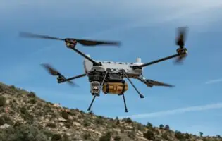Американські розробники представили квадрокоптер C100, що наводить авіабомби для винищувачів F‑35