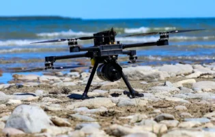 Американські розробники представили новітні бойові FPV-дрони на оптоволокні