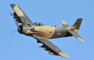 Американські розробники вперше в історії знищили бойовий БПЛА за допомогою FPV-дрона