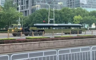 Китайські розробники представили новий бойовий підводний дрон AJX-002