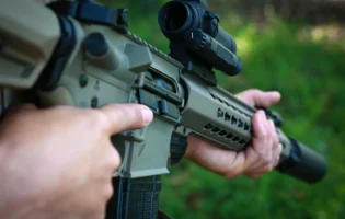 Українські розробники представили штурмову гвинтівку UAR-15 стандарту НАТО