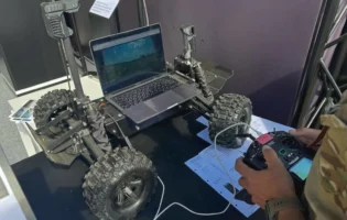 Українські розробники представили систему Frontier System для управління дронами на відстані 2000 кілометрів