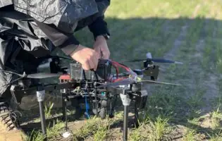 Українські розробники створили інноваційний модуль донаведення FPV-дронів Narsil