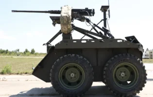 Українські розробники представили наземний бойовий роботизований комплекс Zmiy Droid 12.7