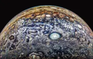 Нове відкриття космічного апарата NASA Juno змінює уявлення про будову найбільшої планети Сонячної системи