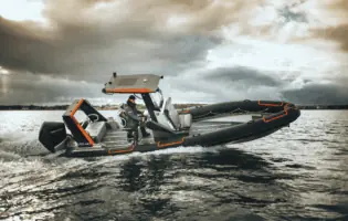 Шведські розробники представили військовий катер XW Modular 750