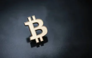 Біткоїн провалив рівень у 2 000