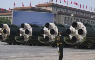 Китайські розробники представили міжконтинентальну ядерну ракету Dongfeng 5C