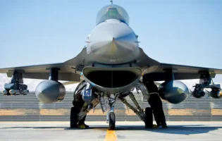 Американські винищувачі F‑15E Strike Eagle отримають лазерні керовані ракети AGR-20F для знищення дронів