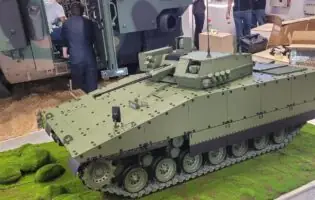 Польські розробники представили новий бойовий панцерник Ratel