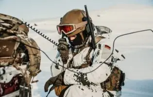 Motorola та Nokia представили передову технологію військового тактичного зв’язку для армії Великої Британії