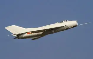 Китайські розробники перетворили винищувач J‑6 у бойовий дрон J‑6W