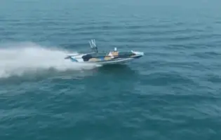 Розробники з В’єтнаму представили перший вітчизняний морський дрон-камікадзе з штучним інтелектом