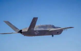 Безпілотний американський винищувач YFQ-42A встановив абсолютний рекорд тривалості польотів