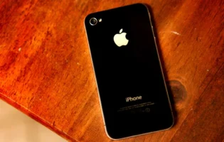 Таємницю iPhone 4, що могла знищити продукт, нарешті оприлюднили