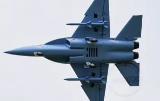 Китайські розробники вперше представили новий військовий літак Hongdu L‑15 Falcon