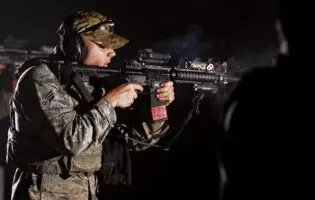 Американські розробники представили лазерні системи наведення AN/PEQ-15 для бойових платформ
