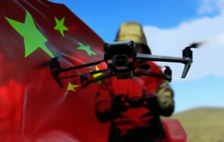 Китайські розробники представили бойовий дрон P60, яким керує штучний інтелект DeepSeek