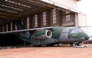Бразильські розробники представили оновлений військовий літак KC-390 Millennium