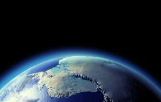 Космічні супутники NASA зафіксували аномальне світло над Антарктидою
