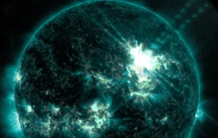 Астрономи зафіксували найпотужніший сонячний спалах 2025 року, що спричинив перебої зв’язку на двох континентах