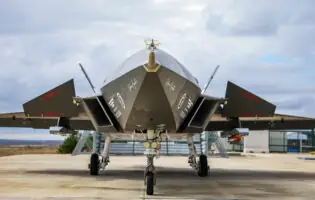 Турецький бойовий дрон Bayraktar Kızılelma провів першу у світі автономну повітряну атаку