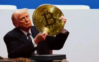 Дональда Трампа звинуватили у корупції через криптовалютні ініціативи