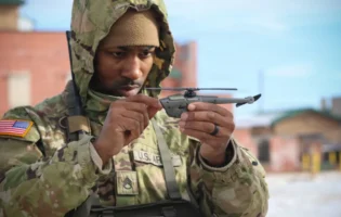 Американські розробники застосовують новітні мікродрони для розвідувальних операцій піхоти