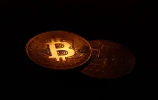 Експерти крипторинку назвали умову для зростання біткоїна до 8 500