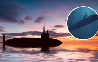 Китайські розробники представили бойовий підводний човен, що здатний запускати ракети у напівзануреному режимі