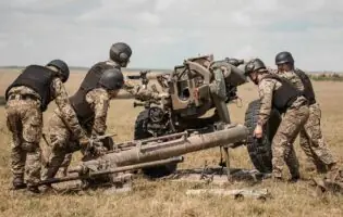 Українські розробники випробовують нову вітчизняну бойову гаубицю на базі британської L119