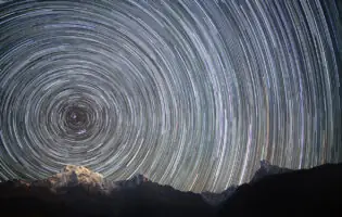 Вчені NASA випадково зафіксували штучний бар’єр з радіохвиль навколо Землі