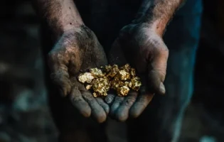 Вчені CERN довели можливість перетворення свинцю на золото