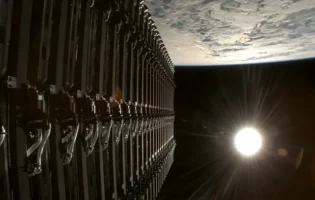 Супутник Starlink зазнав критичної несправності і стрімко падає з орбіти Землі