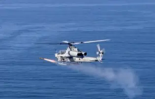 Американські розробники успішно запустили крилату ракету Red Wolf з бойового гелікоптера AH-1Z Viper