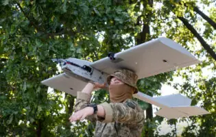 Українські розробники створять новий FPV-дрон зі 120-мм міною для ЗСУ