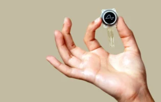 Neuralink Ілона Маска запустить масове виробництво мозкових чипів у 2026 році