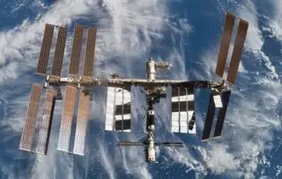 Науковці попередили про невидимий фактор, що ставить під загрозу перебування астронавтів на орбіті Землі