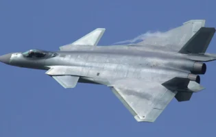 Китайські розробники запустили серійне виробництво нових винищувачів J‑35