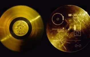 Вчені NASA сховали у космічний апарат Voyager секретний годинник для інопланетян