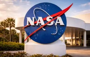 NASA побудує ядерний реактор на Місяці