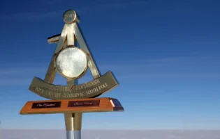 Вчені пояснили, чому Південний полюс Землі постійно зміщується