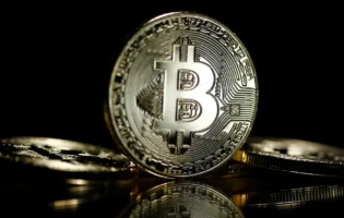 Біткоїн фіксує одні з найбільших збитків в історії криптовалюти